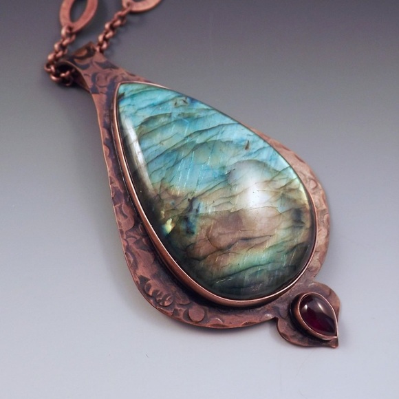 Patrician Art Labradorite Necklace w/copper chain - Picture 3 of 4